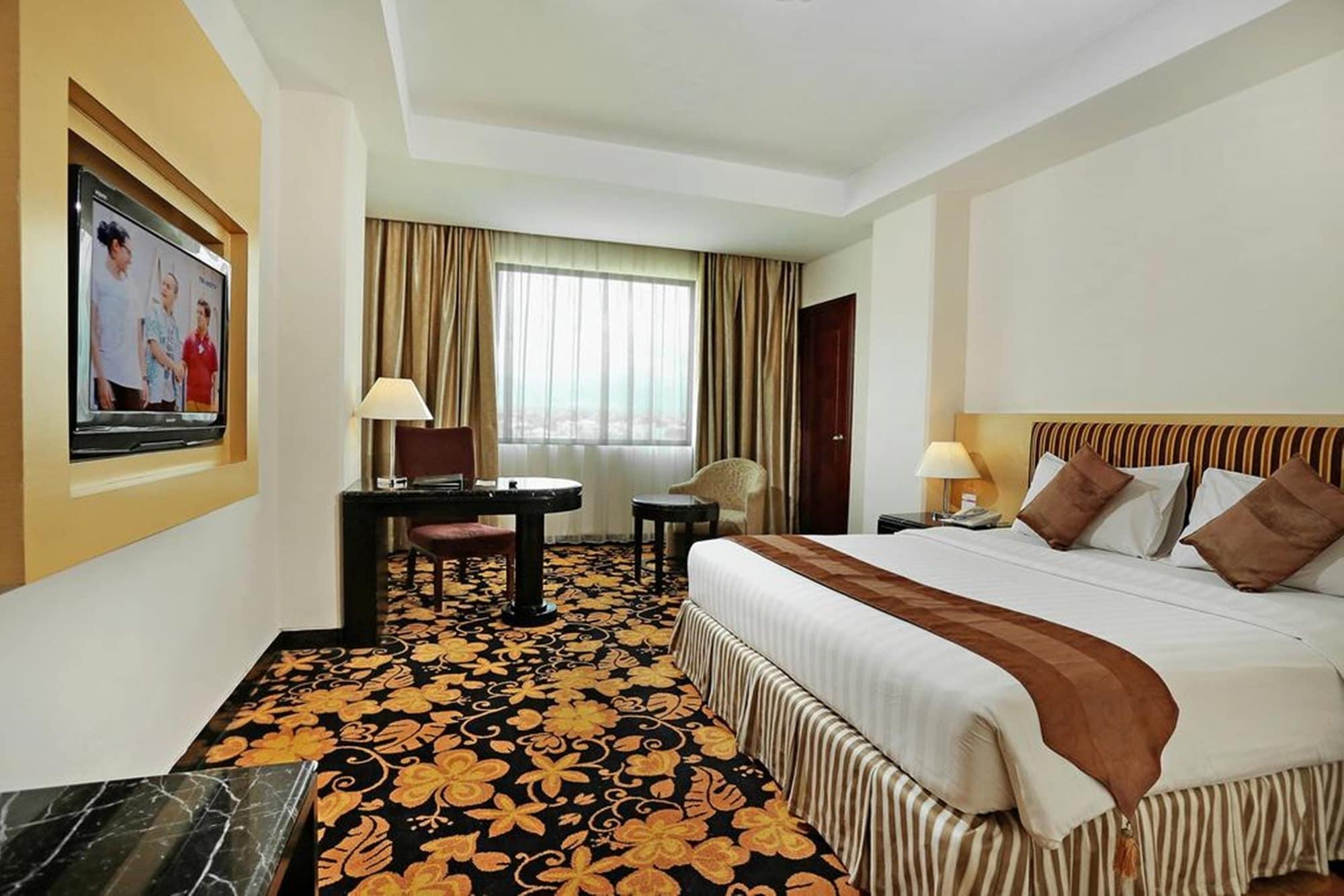 Rocky Plaza 4*