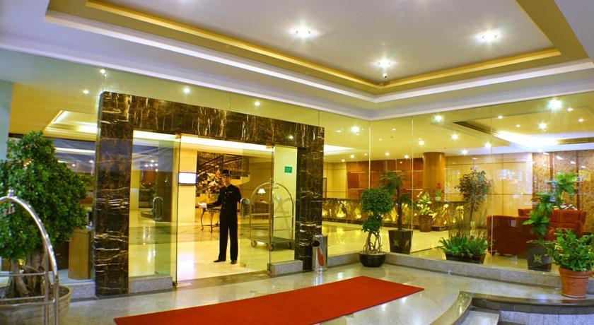 Rocky Plaza Padang (Sumatra)