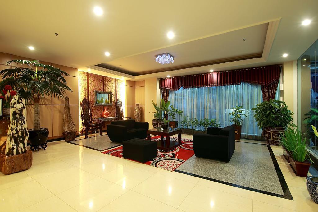 Rocky Plaza Padang (Sumatra)