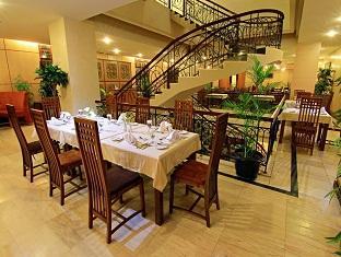Rocky Plaza Hotel