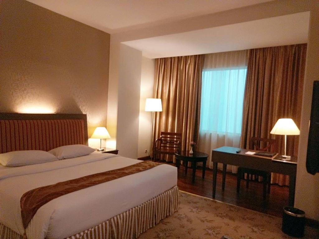 Rocky Plaza Padang (Sumatra)