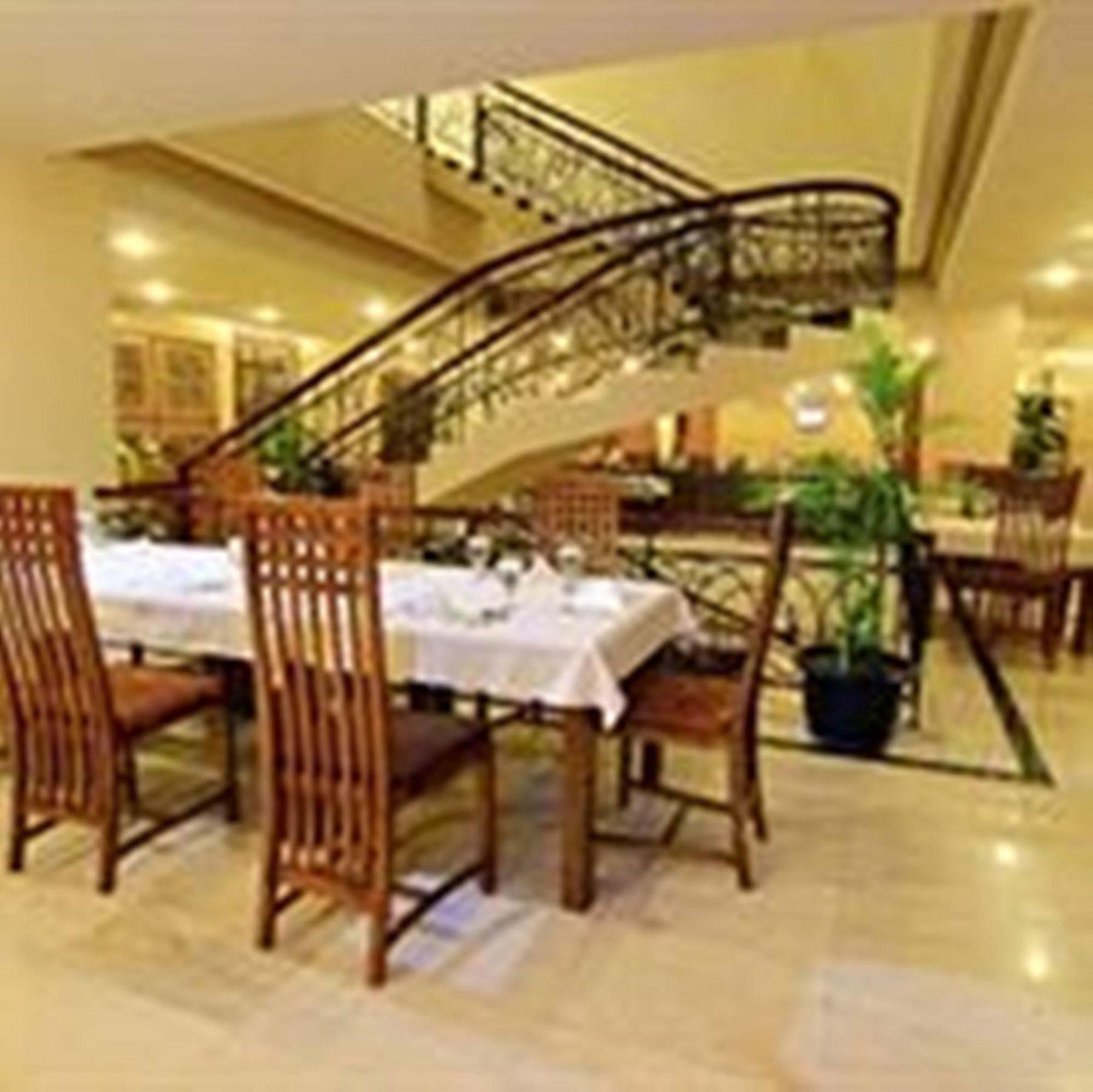 Hotel Rocky Plaza 4*
