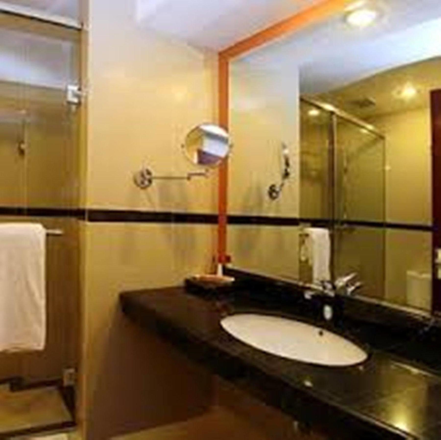 Rocky Plaza 4*